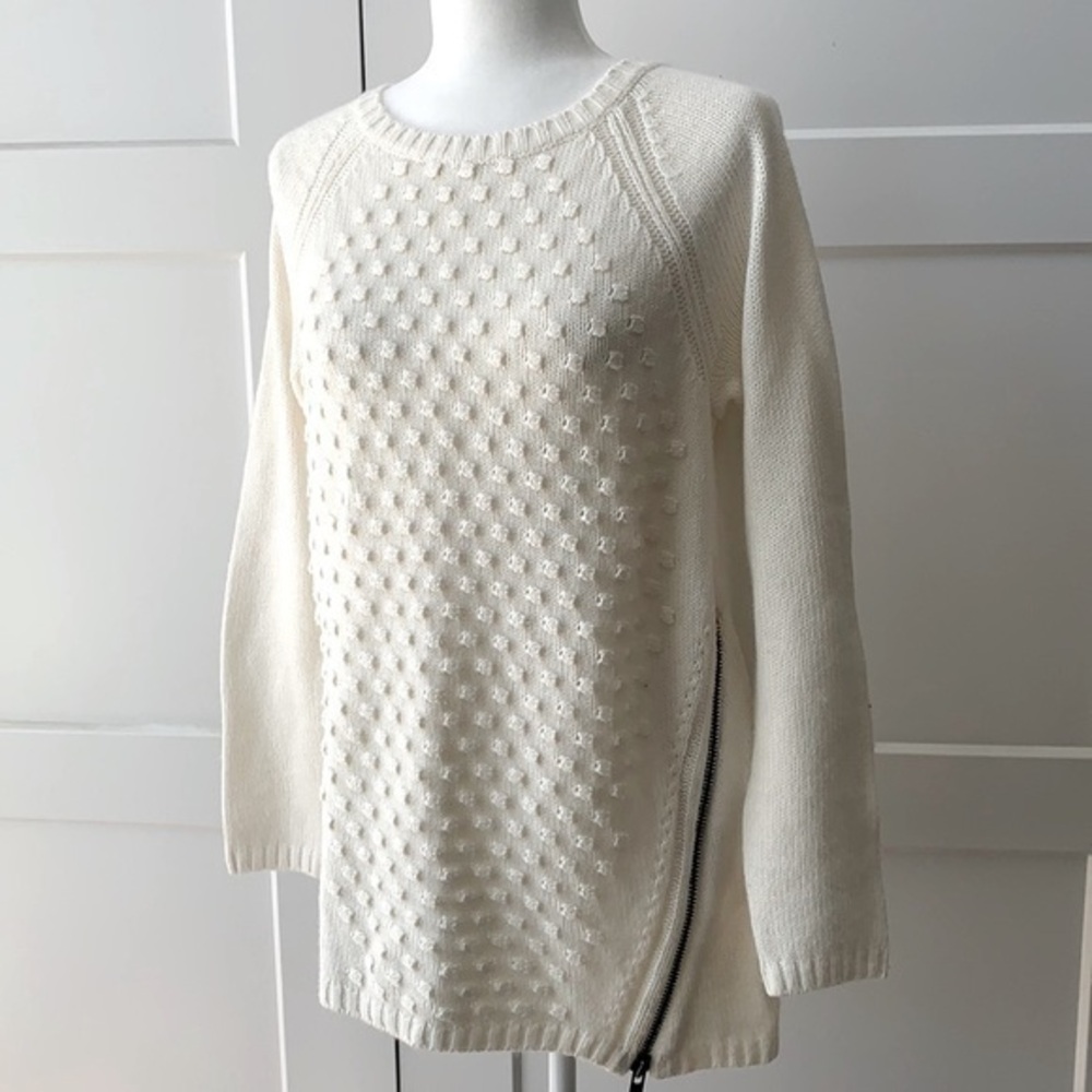 Popcorn stitch tunic sweater with zipper